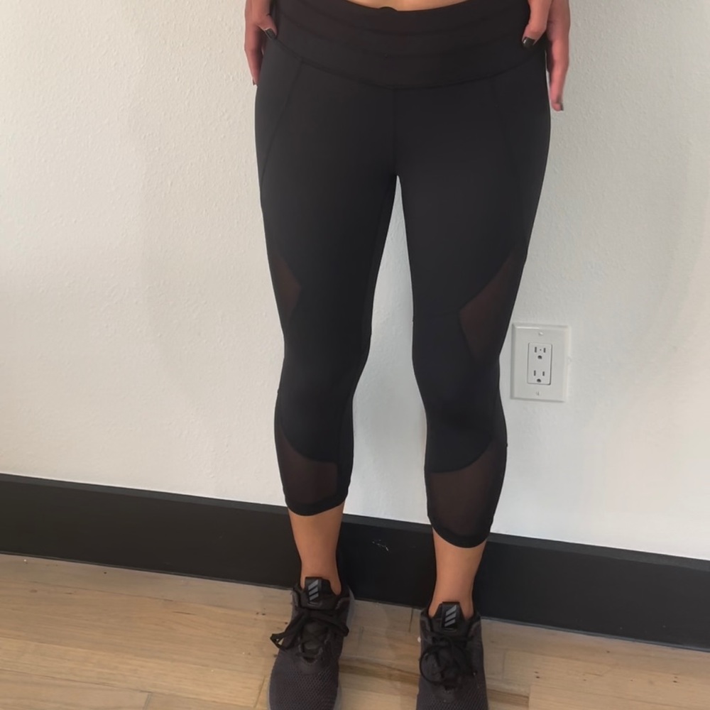 Great Black Athleta Leggings w Mesh Detail